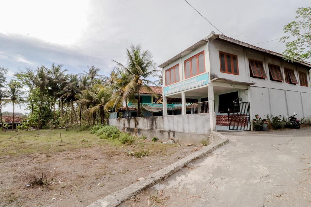 Losmen Parikesit Bantul Exterior foto
